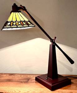 lot 57H image: LL - Tiffany Style Table Lamp with Stained Glass Shade