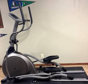 lot 117H image: LL - Vision Fitness HRTX6200 Elliptical Machine
