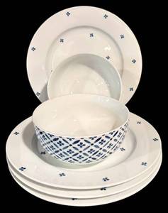 lot 157H image: LL - Spode Home Blue Indigo Dinnerware Set with 4 Plates and 2 Bowls
