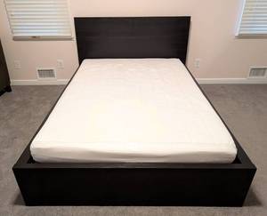 lot 15 image: ML - Full Size Platform Bed Frame with Headboard