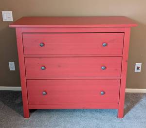 lot 32 image: UL - Red Three-Drawer Dresser