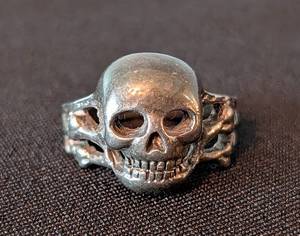 lot 82 image: LR - Sterling Silver Skull Ring Size 8