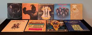 lot 89 image: LR - Collection of 9 Soul, R&B, and Pop Vinyl Records including Aretha Franklin and The Supremes