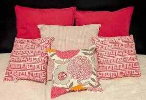 lot 94 image: LR - Set of 6 Decorative Throw Pillows Pink and Floral Patterns