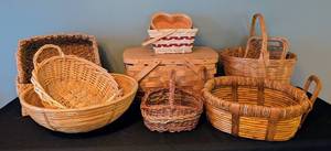 lot 139 image: LR - Collection of 8 Decorative Woven Baskets Assorted Styles