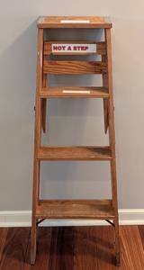 lot 169L image: ML - Werner 4 Foot Wooden Step Ladder, 200 lb Capacity