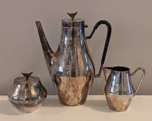 lot 183 image: K - Vintage Reed & Barton Denmark Plated Three Piece Tea Set