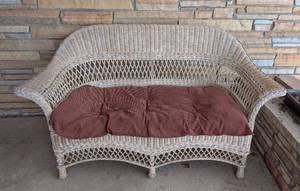 lot 188 image: FY - Vintage Wicker Loveseat with Brown Cushion