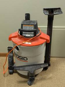 lot 192 image: LL - RIDGID 3.25 HP 8 Gallon Wet Dry Shop Vac with Accessories