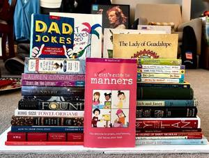 lot 243H image: LR - Assorted Collection of 23 Books Including Childrens, Fiction, and Nonfiction