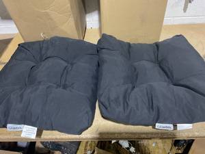 lot 133 image: LOT OF 4 Giantex Outdoor Seat Cushions for Wrought Iron Patio Furniture Chair
