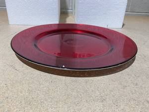 lot 229 image: LOT OF 8 Red Decor Plates