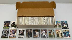 lot 42 image: Unsorted Misc. Baseball And Football Cards