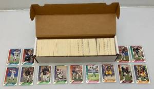 lot 55 image: Unsorted 1991 Football Cards