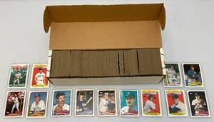 lot 57 image: Unsorted 1989 Topps Baseball Cards