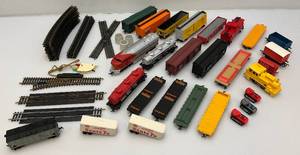 lot 166 image: Misc. Vintage TYCO HO Train Cars, Engine, Track And More