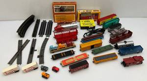 lot 168 image: Misc. Vintage TYCO HO Train Cars, Engine, Track And More
