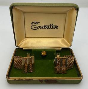 lot 223 image: 12950s-60s Executive Gold Tone Cuff Links And Tie Clip In Original Case