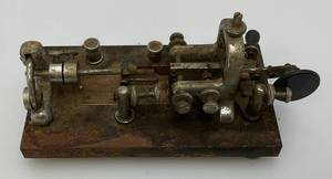 lot 237 image: Vintage 1922 Vibroplex Original Bug Telegraph Key (Very Cool)