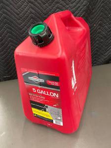 lot 38 image: Mpls - Briggs & Stratton 5 Gallon Gasoline Fuel Can