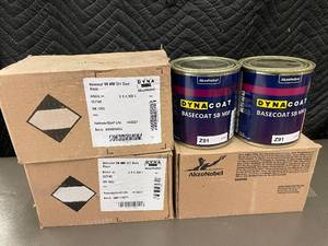 lot 87 image: Dynacoat Basecoat SB MM Z91 Dark Black Paint by AkzoNobel 8 Cans