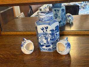 lot 9J image: Blue and White Porcelain Hexagonal Jar with Lid and 2 Fish-Shaped Bowls