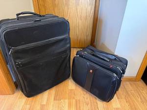 lot 54J image: Rolling Suitcase and SwissGear Laptop Briefcase Set