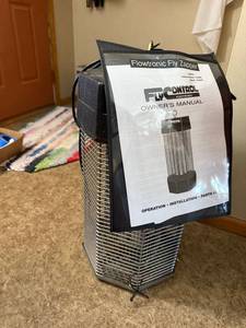 lot 73J image: Flowtron Diplomat Electronic Fly Control Zap Unit with Manual and Accessories