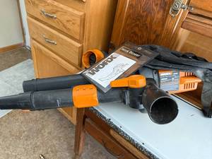 lot 75J image: Worx WG503 Electric Leaf Blower with Manual and Collection Bag