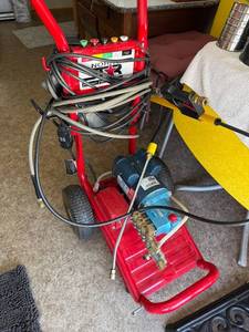 lot 79J image: NorthStar Pressure Washer Model 1573011G with Multi-Nozzle Set