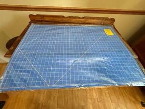 lot 83J image: Dritz Omnigrid Double-Sided Cutting Mat 24x36 Inch Sealed