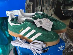 lot 202 image: Adidas Gazelle Indoor Shoes Size 5
