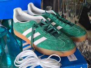 lot 205 image: Adidas Gazelle Indoor Shoes Size 9