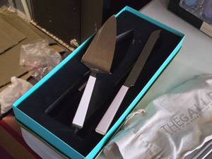 lot 233 image: Kate Spade Two Hearts Dessert Set 2-piece