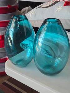 lot 243 image: Lot of (2) Table Vases 11