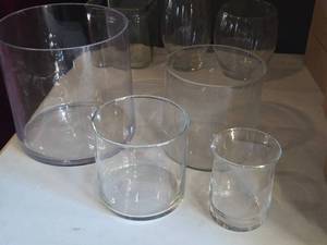 lot 255 image: Lot of (4) Glass Table Vases (clear) (round)