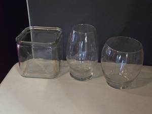 lot 256 image: Lot of (3) Glass Table Vases (clear)