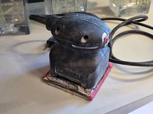 lot 267 image: Black & Decker� Sander 7441