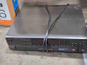 lot 10 image: Technics Compact Disc Changer SL-PD5