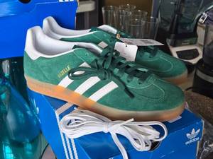 lot 209 image: Adidas Gazelle Indoor Shoes Size 11