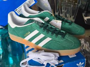 lot 211 image: Adidas Gazelle Indoor Shoes Size 11-12