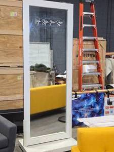 lot 82 image: Mirror Display on Casters 3 x 2 x 84