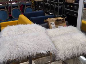 lot 93 image: Lot of (4) Faux Fur Throw Pillows 2 x 1