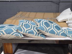 lot 97 image: Lot of (4) 19 Geometric Mosaic pattern Decorative Throw Pillows