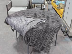 lot 107 image: Faux Fur Blanket 6 x 5 - Signature by Threshold
