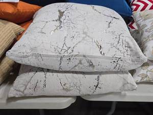 lot 111 image: Lot of (2) 20 Throw Pillows by Jacquard