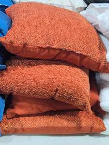 lot 124 image: Lot of (4) 16 Zigzag pattern Cushions - Columbia by Missoni Home