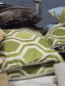 lot 142 image: Lot of (4) Geometric pattern Throw Pillow Covers with (2) Pillows