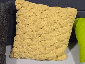 lot 184 image: Lot of (1) 16 Chunky Knit Throw Pillow