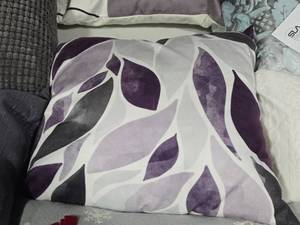 lot 182 image: Lot of (1) 15 Floral Leaf pattern Throw Pillow